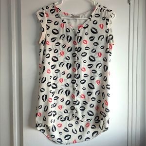 💋 Kiss pattern light top